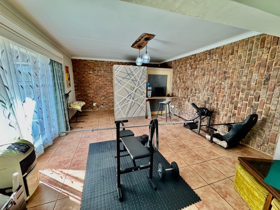 3 Bedroom Property for Sale in Mooivallei Park North West